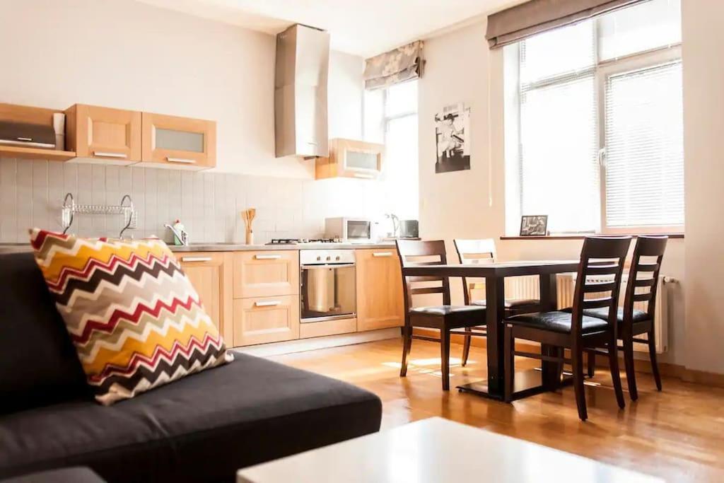 טביליסי City Center 2Bdr Apartment Near Rustaveli Av. מראה חיצוני תמונה